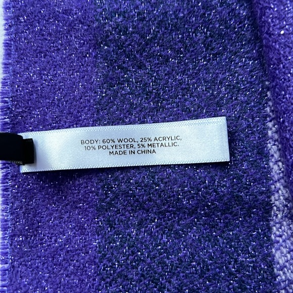 Talbots scarf/wrap - Picture 3 of 4